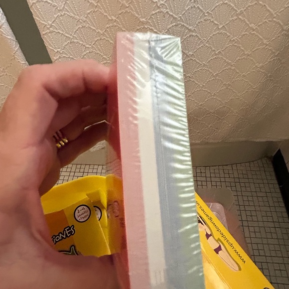 Yoga Spinner game - New in box ! All cards are sealed! Box is torn a little! - Picture 3 of 10